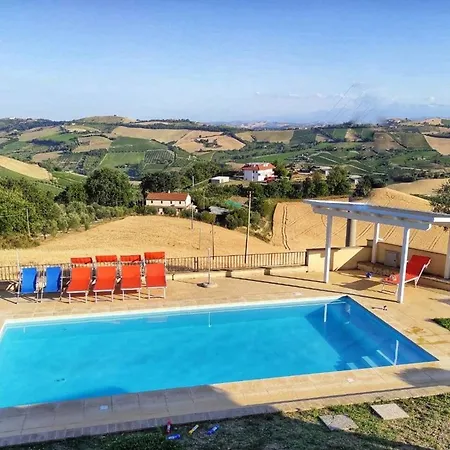 Prázdninový dům Rustic House In Ripatransone With Private Pool